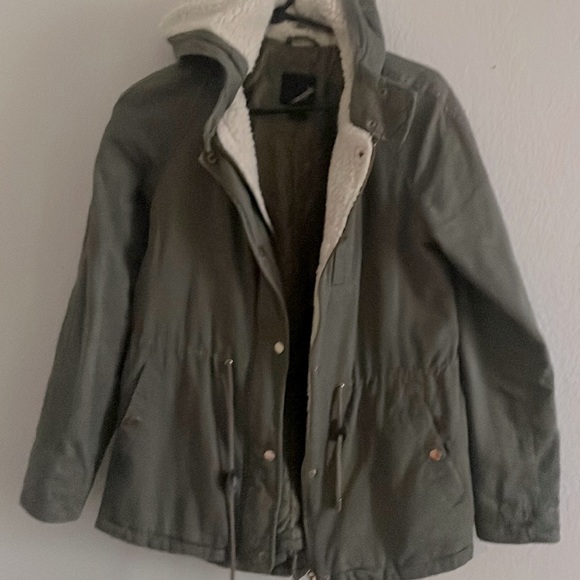 Cute jacket! - Picture 1 of 3